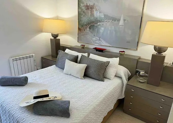 Cala Bona - Beachfront Daire