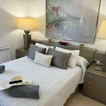 Cala Bona - Beachfront Lejlighed