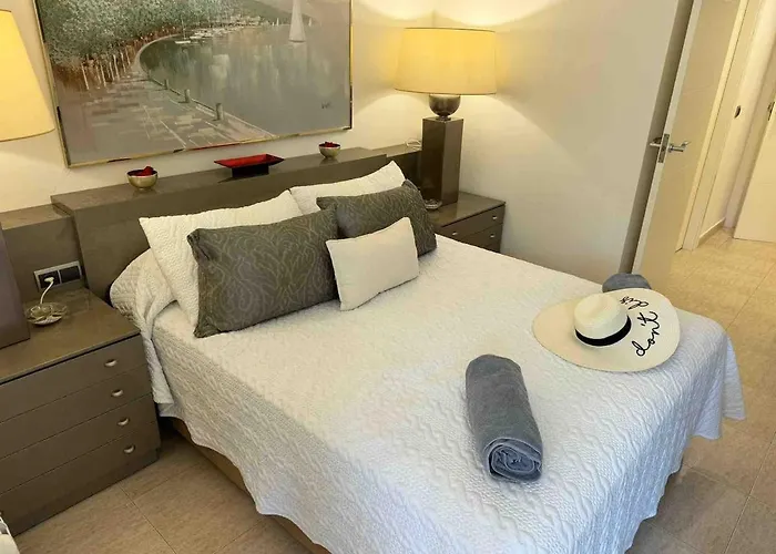 Cala Bona - Beachfront Apartment Blanes